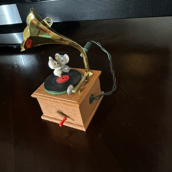 7 light-up and mechanical ornaments from Hallmark. 1990s. No boxes. - Picture 7 of 8